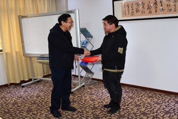 安庆市迎江区政协主席叶进明一行来bevictor伟德集团慰问造血干细胞捐献者吴飞同志